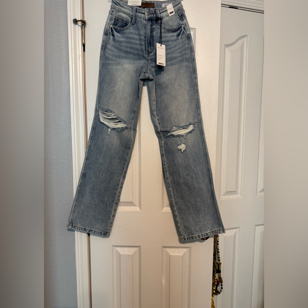 Judy Blue High Rise Light Wash Distressed 90’s Straight Leg Jean